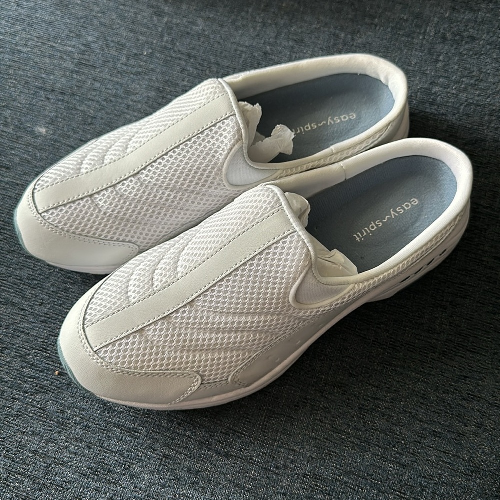 Easy ~ Spirit Travel Time Slip on in White